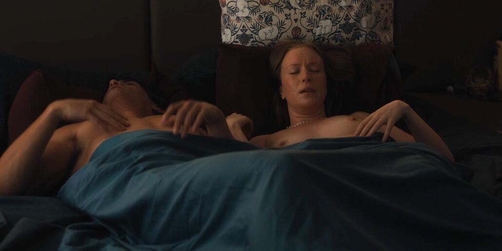 Hannah Einbinder Nude In Hacks (4)
