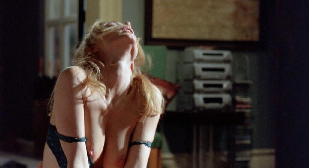 Heather Graham Nude In Killing Me Softly (1)
