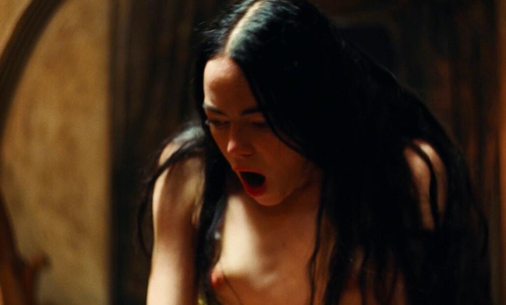 Emma_Stone_Nude_28729.jpg