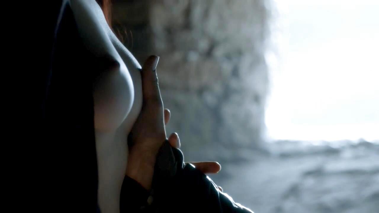 Carice van Houten Nude in Game Of Thrones (19)

