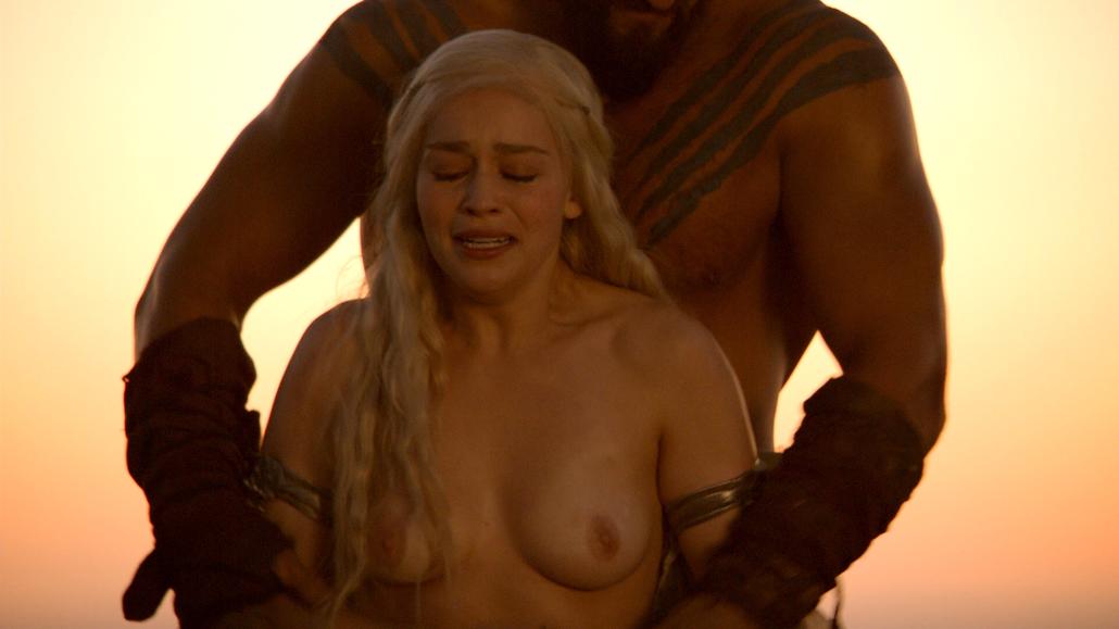Emilia Clarke Nude In Game Of Thones (1)
