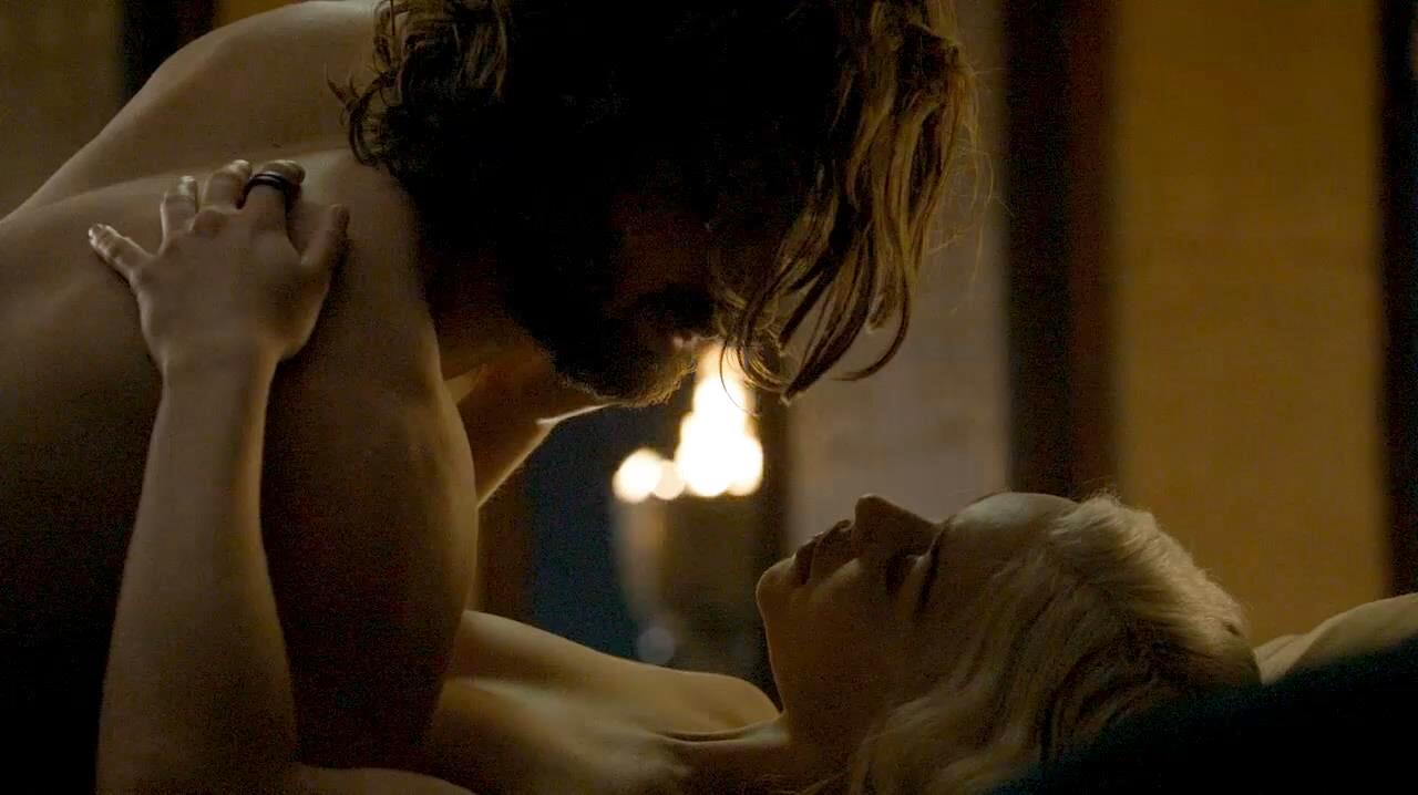Emilia Clarke Nude In Game Of Thones (18)
