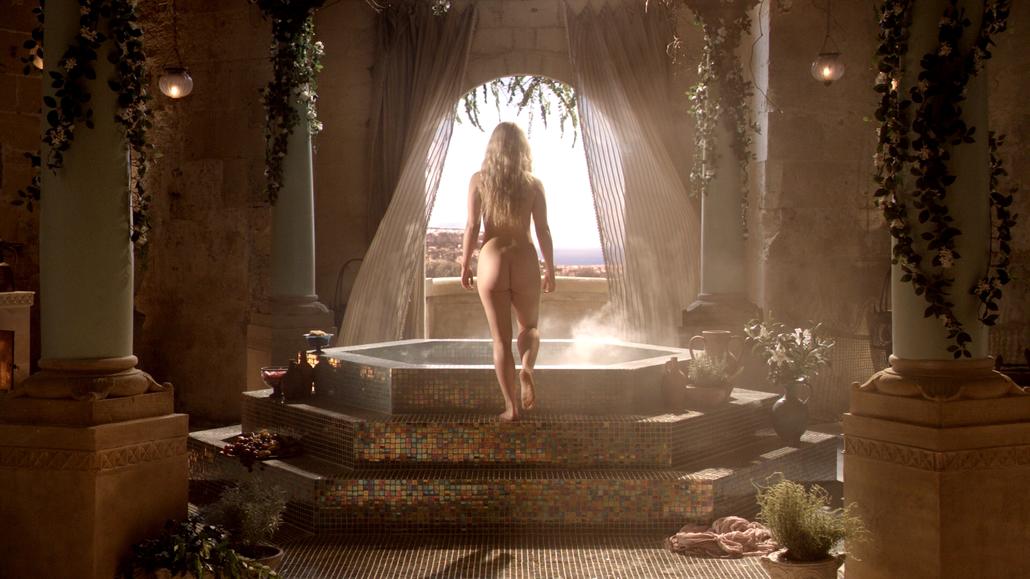 Emilia Clarke Nude In Game Of Thones (26)
