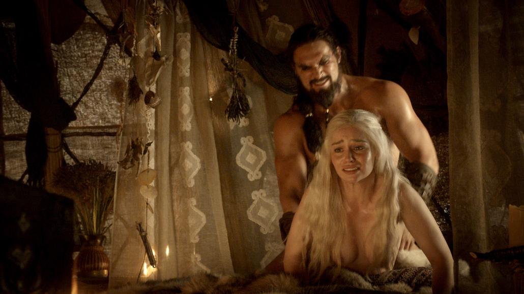 Emilia Clarke Nude In Game Of Thones (5)
