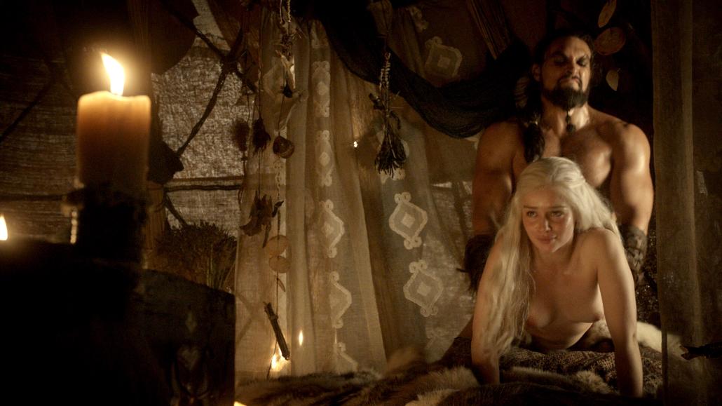 Emilia Clarke Nude In Game Of Thones (7)
