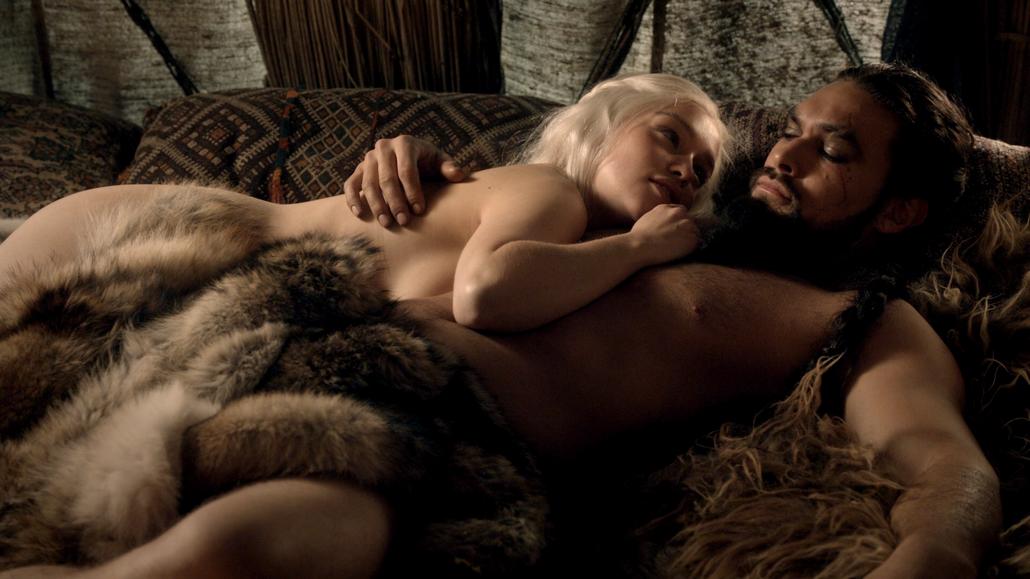 Emilia Clarke Nude In Game Of Thones (9)
