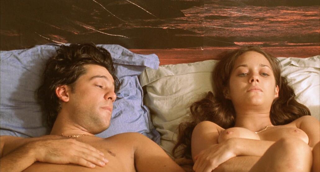Marion Cotillard in Pretty Things (1)
