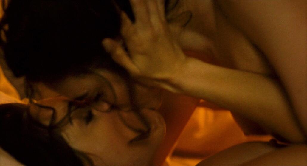 Aubrey_Plaza___Margaret_Qualley_Nude_in_Honey_Don_t_28329.jpg