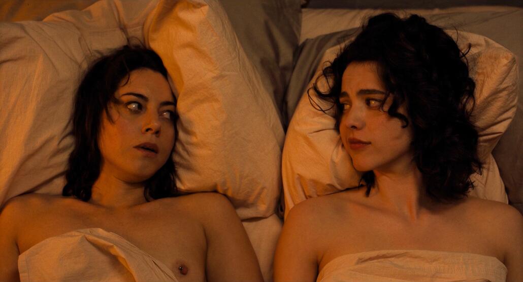 Aubrey_Plaza___Margaret_Qualley_Nude_in_Honey_Don_t_28529.jpg