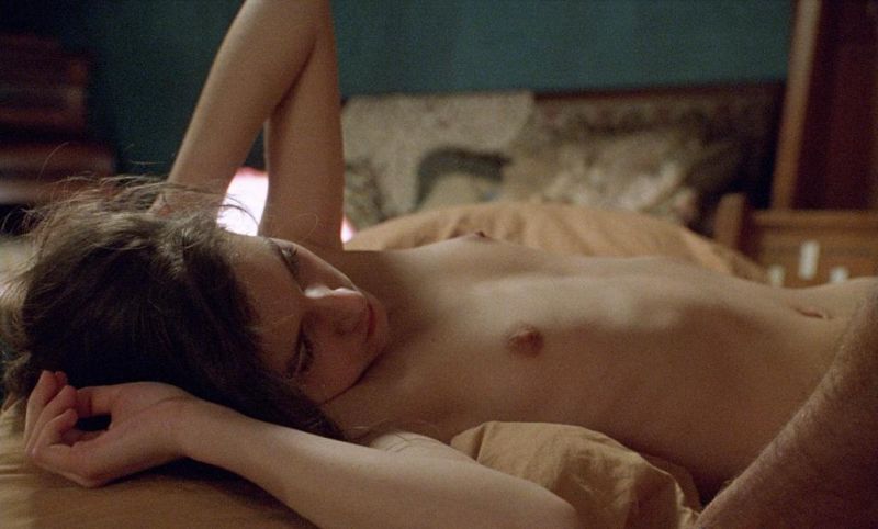 Caroline-Ducey-Romance-06_2.jpg