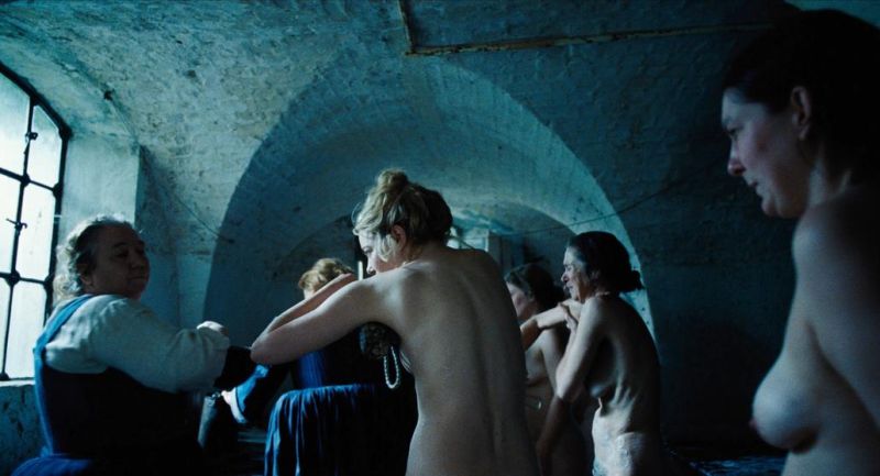 Emma Stone - The Favourite - 1_2
