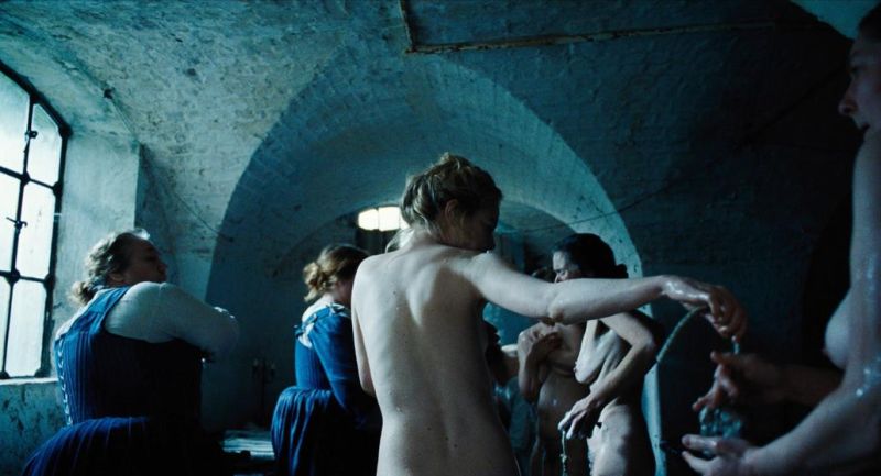 Emma Stone - The Favourite - 1_4

