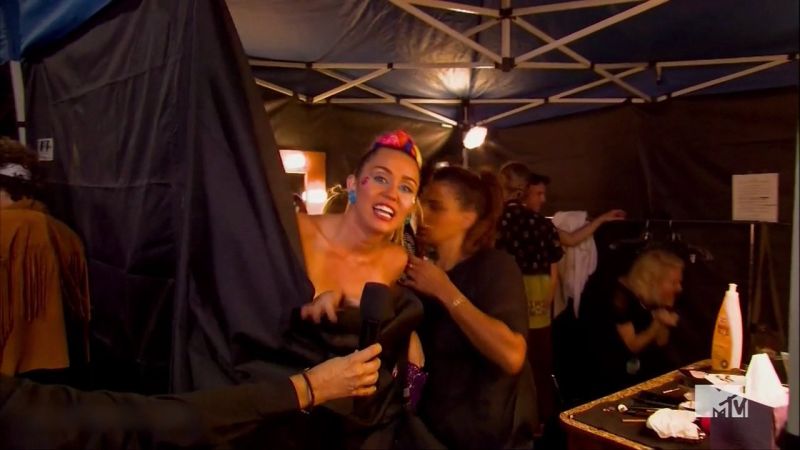 Miley Cyrus - 2015 MTV Video Music Awards - 6_2
