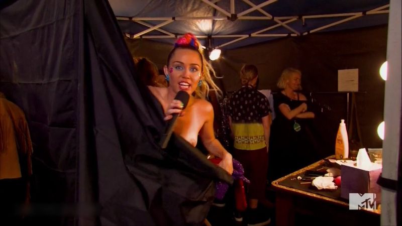 Miley Cyrus - 2015 MTV Video Music Awards - 6_3
