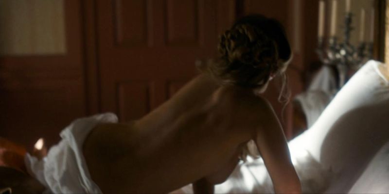 Alice Eve - Belgravia - S01E03_3

