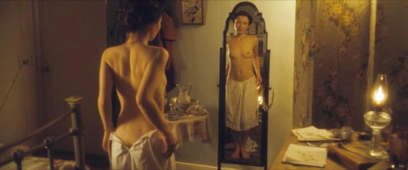 Emily Browning - Summer in February_1
