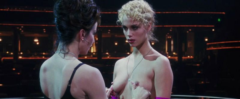 Elizabeth-Berkley-Gina-Gershon-Showgirls-2_3.jpg