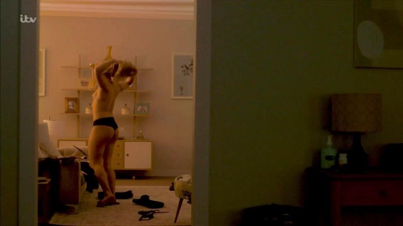 Florence Pugh - Marcella - S01E01 - 2_3
