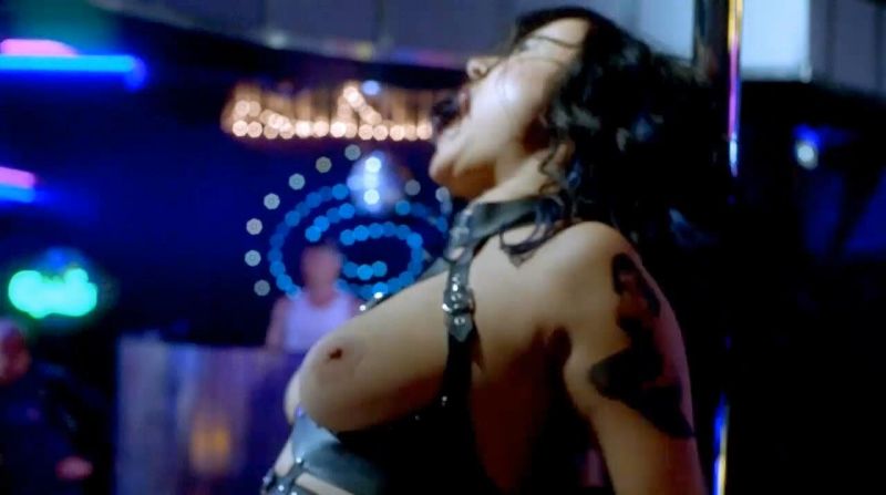 Jennifer Tilly - Dancing at the Blue Iguana - 1_1
