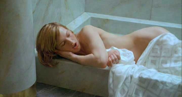 Milla Jovovich Nude (13)

