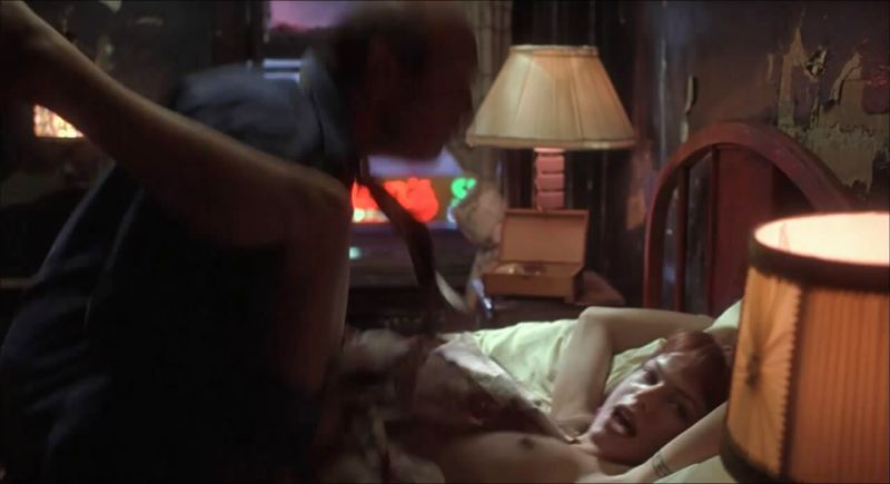 Milla Jovovich Nude (26)
