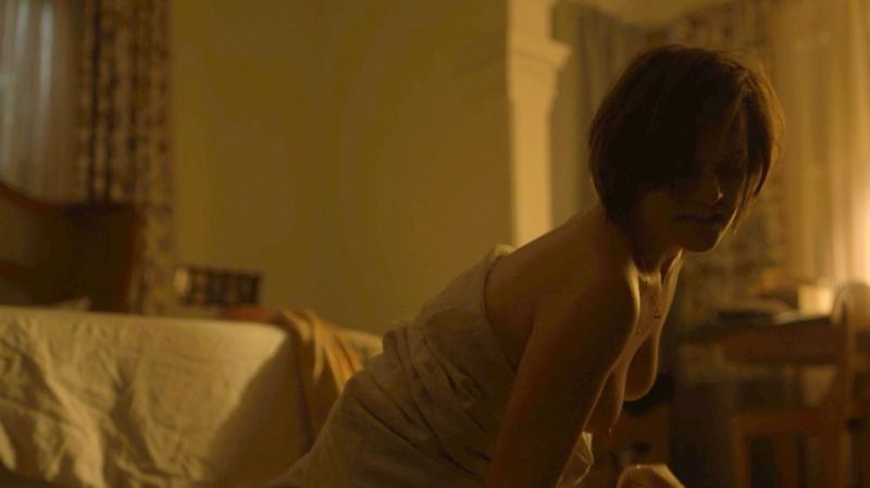 Elisabeth Moss nude (7)

