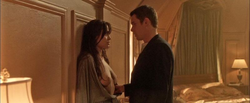 Angelina-Jolie-Taking-Lives-1_1.jpg